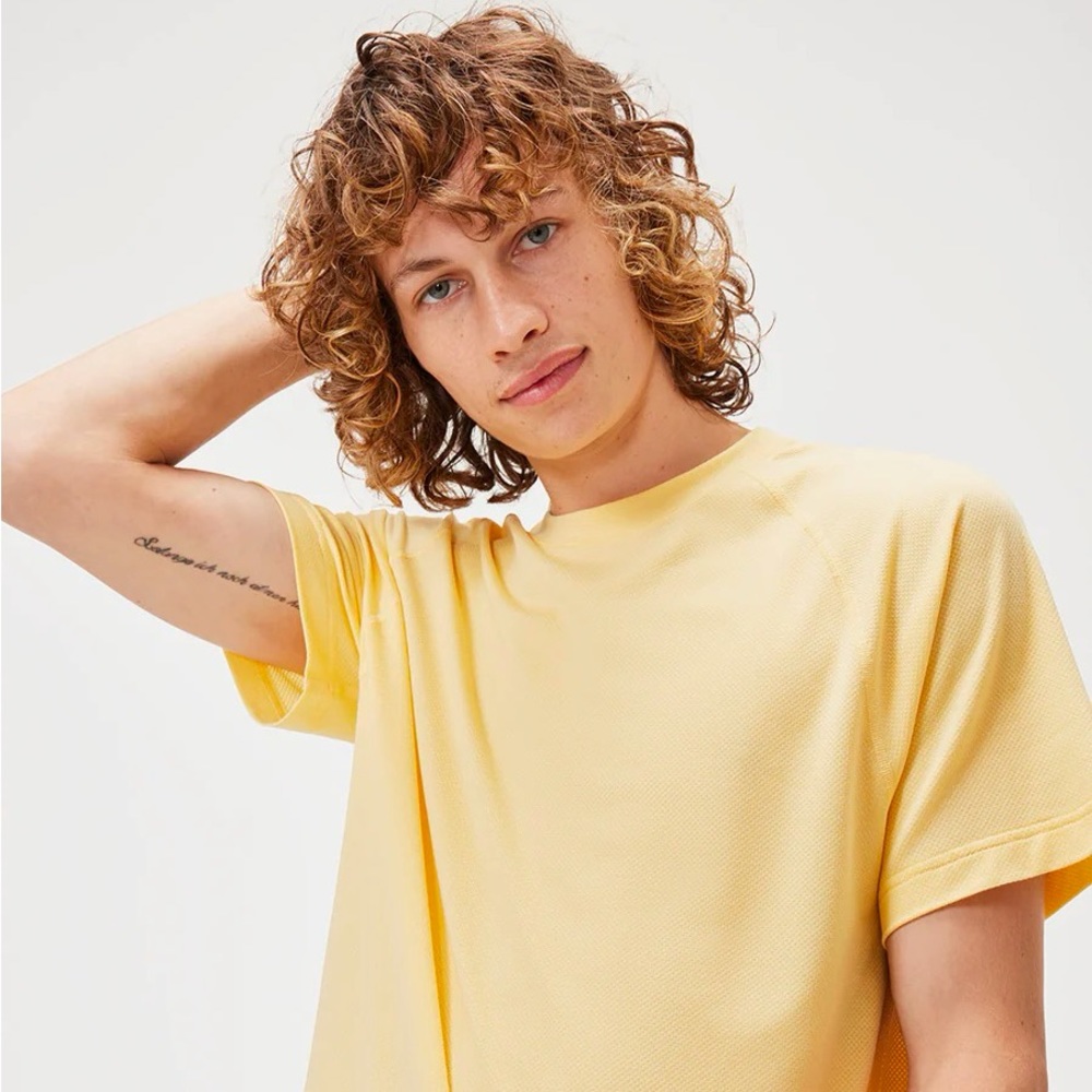 Outdoor voices men’s fast track mesh tee
